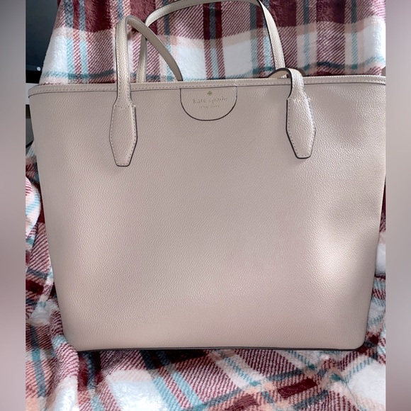 kate spade Handbags - Kate spade Tote bag